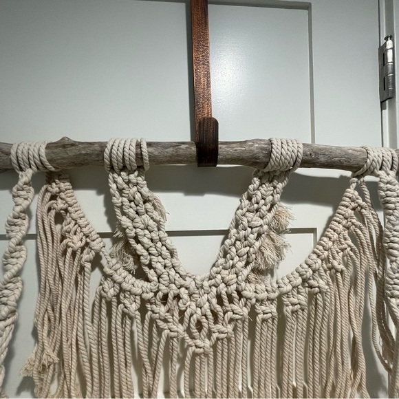 Cream Display Shelf with Intricate Macramé Design - Picture 5 of 10